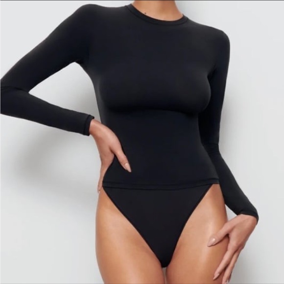 SKIMS Tops - skims fits everybody long sleeve t-shirt